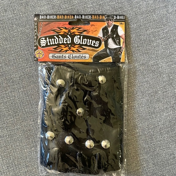 Studded Gloves - Picture 7 of 11